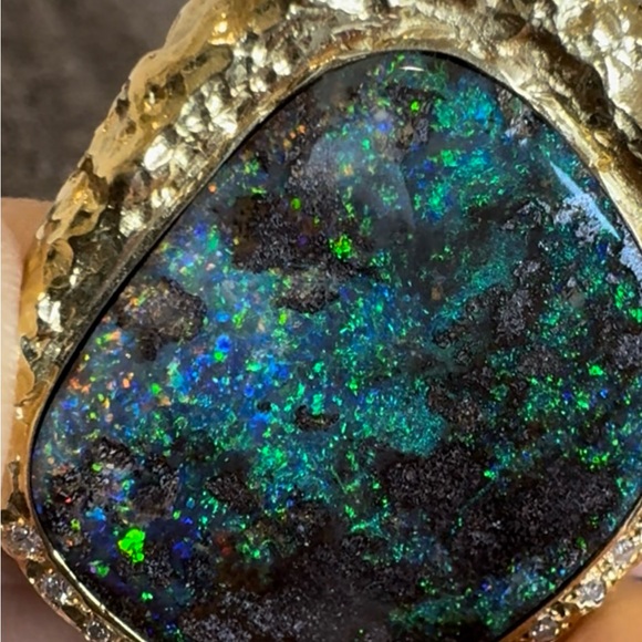 Pristine condition 24.38ct Australian boulder Opal with diamonds, 18K YG - Picture 13 of 16
